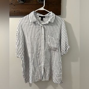 Women’s button up top